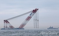 [세월호]침몰 위치에 나타난 대형크레인