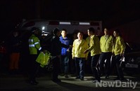 [세월호]청와대가겠다는 실종자가족들 만나러 나온 정홍원총리