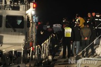 [포토]팽목항으로 옮겨지는 세월호 피해자 시신