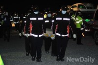 [포토]팽목항으로 옮겨지는 세월호 피해자 시신