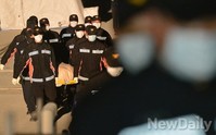 [포토]팽목항으로 옮겨지는 세월호 피해자 시신