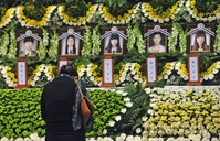 [포토]임시 합동분향소, 침묵으로 떠나보내는 세월호 희생자들