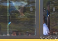 [세월호]대책본부 찾아 항의하러 나온 실종자 가족