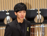 [포토]너희들은포위됐다, 차분한 미소의 이승기