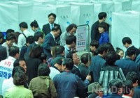 [포토]새누리당 경기도지사 후보 선출대회, 북적이는 기표소