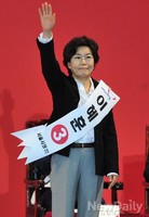 [포토]손흔드는 이혜훈 새누리당 서울시장 예비후보