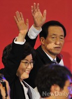 [포토]손 흔들며 입장하는 '정몽준-이혜훈