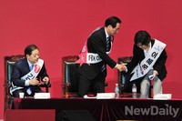 [포토]인사 나누는 새누리당 '정몽준-이혜훈' 서울시장 예비후보