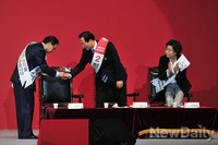 [포토]인사 나누는 새누리당 '김황식-정몽준' 서울시장 예비후보