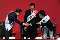 [포토]인사 나누는 새누리당 '김황식-이혜훈' 서울시장 예비후보