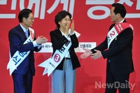 [포토]서로를 격려하는 새누리당 서울시장 예비후보들