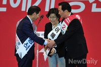 [포토]인사 나누는 새누리당 서울시장 예비후보들