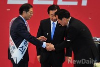 [포토]'고생하셨습니다' 인사나누는 정몽준-김황식