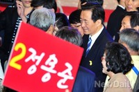 [포토]서울시장 후보 최종 선출 된 정몽준, 안도의 미소