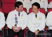 [포토]대화 나누는 '유정복-남경필'