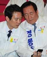 [포토]대화 나누는 새누리당 '남경필-정몽준' 후보