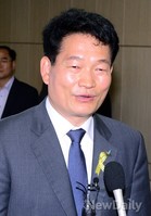 [포토]후보등록 위해 인천선관위 방문한 송영길 후보