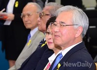 [포토]미소짓는 문용린 서울시 교육감 후보