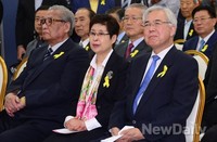 [포토]개소식 축사에 집중하는 문용린 교육감 후보