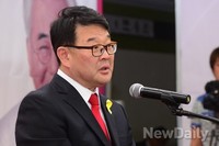 [포토]문용린교육감 후보 개소식, 격려의 말 전하는 조전혁 경기교육감 후보