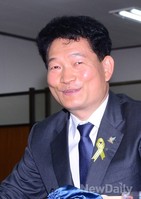 [포토]송영길 인천시장 후보, '후보 등록하러 왔습니다'