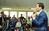 [포토]새누리당 용산구청장 후보 개소식 참석한 정몽준 후보