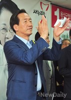 [포토]박수치는 정몽준 서울시장 후보