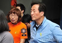 [포토]안전체험관 설명 듣는 정몽준 후보