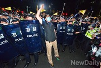 [포토]'청와대로가자'며 부추기는 시위참가자