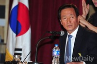 [포토]질의응답시간 가지는 정몽준 서울시장 후보