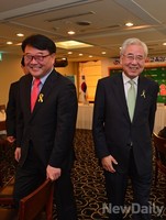 [포토]보수 단일화 교육감으로 선정된 문용린-조전혁 후보