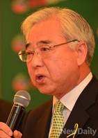 [포토]보수단일화 교육감후보로 추대된 문용린