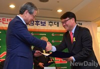 [포토]보수단일 교육감 후보 추대된 조전혁 