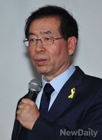 [포토]질의응답시간 가지는 박원순 서울시장 후보