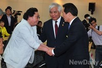 [포토]인사 나누는 새누리당 정몽준 후보
