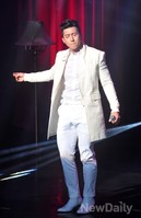 [포토]플라이투더스카이 브라이언, 리듬에 몸을 맡기고