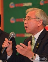 [포토]문용린후보, 보수단일화 서울교육감 추대