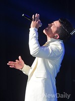 [포토]플라이투더스카이 브라이언, 노래에 완전 집중