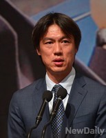 [포토]축사하는 홍명보감독