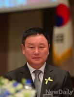 [포토]허정무 부회장, 자전에세이 출간