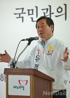 [포토]선거공약 발표하는 유정복 인천시장후보