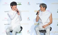 [포토]인피니트 컴백쇼케이스 마주보고 웃는 성종-동우