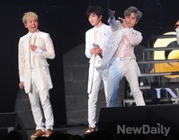 [포토]인피니트, 동우의 카리스마 넘치는 포인트 안무