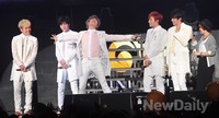 [포토]인피니트 동우, '제가 우현이를 따라해보겠다는데요.. 으아아!'