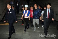 [포토]지하철 승강장으로 들어오는 정몽준 후보