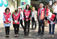 [포토]시민들 기다리는 문용린 교육감 후보