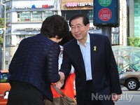 [포토]선거운동하는 박원순 후보 '잘 부탁드립니다'