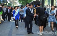 [포토]'안녕하십니까' 인사하는 박원순 후보
