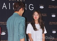 [포토]최진혁에게 인사하는 최여진, '어! 왔어?'