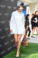 [포토]조심조심 다소곳하게 등장하는 클라라